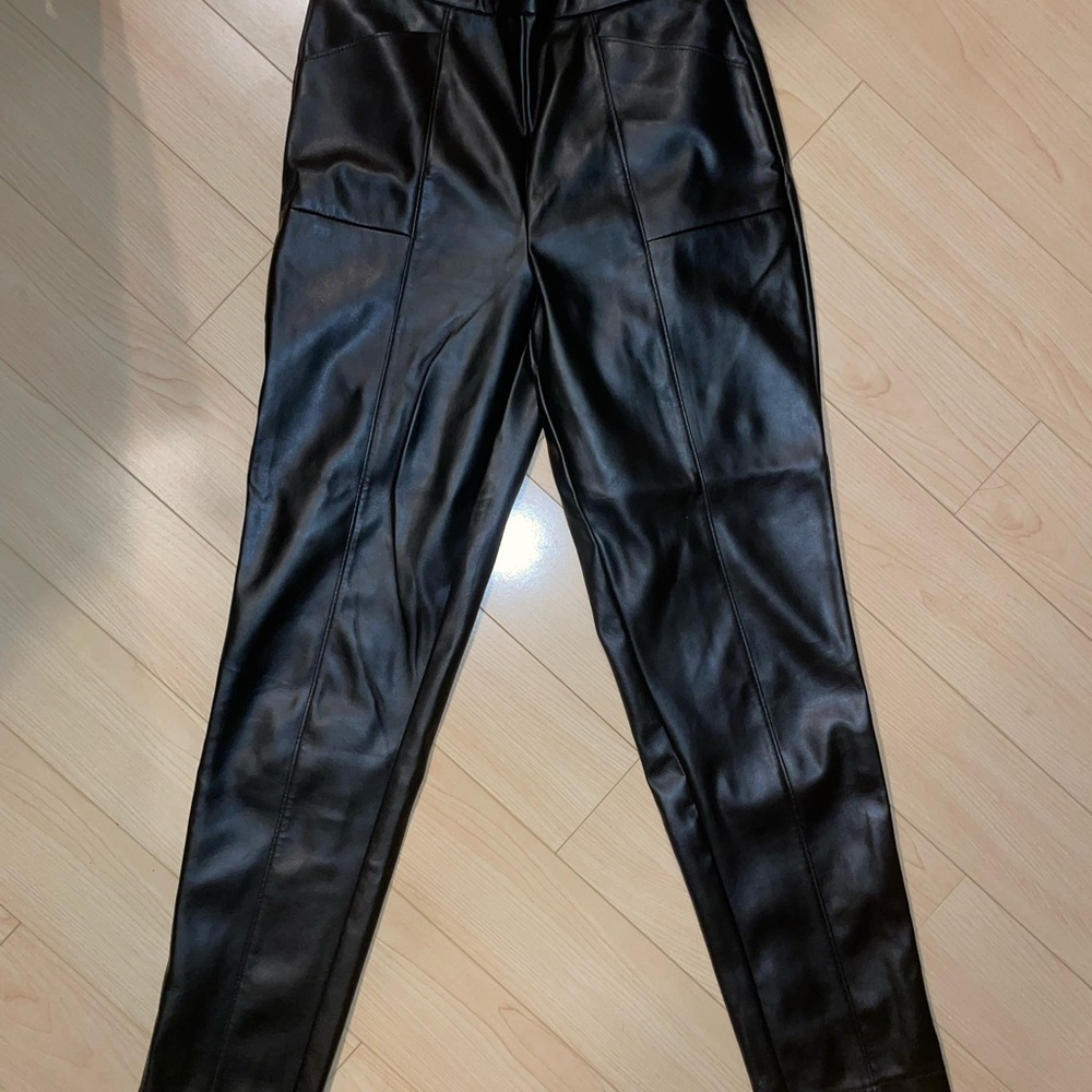 Halston Faux leather pant - Picture 3 of 7